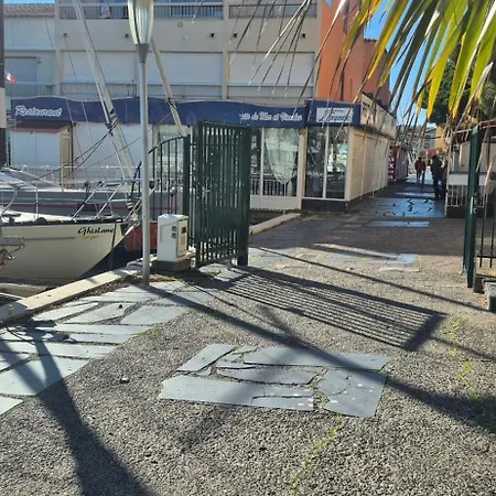 Port Capistol E75, 4 Pers Avec Piscine 阿格德